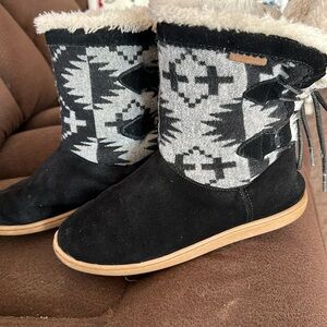 Women’s boots SZ 8 Fully Lined Pendleton